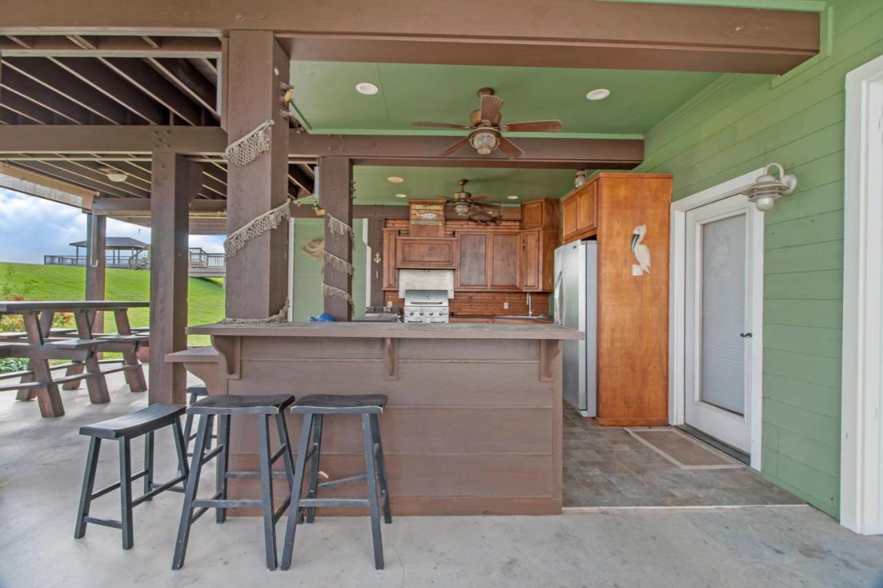 Luxury Waterfront Home Family And Pet Friendly Near Surfside Beach 11 Mins Freeport Exteriér fotografie