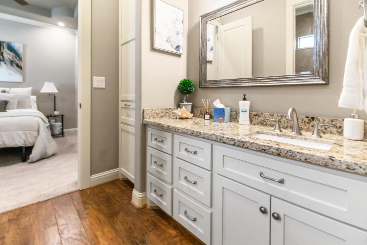 Luxury Waterfront Home Family And Pet Friendly Near Surfside Beach 11 Mins Freeport Exteriér fotografie