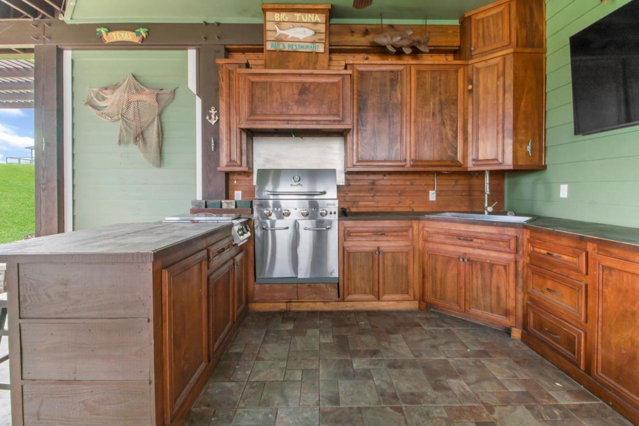 Luxury Waterfront Home Family And Pet Friendly Near Surfside Beach 11 Mins Freeport Exteriér fotografie