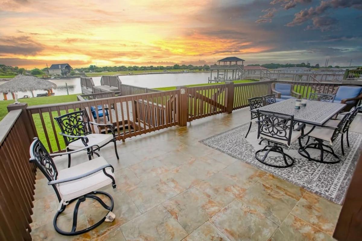 Luxury Waterfront Home Family And Pet Friendly Near Surfside Beach 11 Mins Freeport Exteriér fotografie
